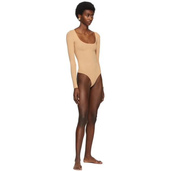 SKIMS ESSENTIAL LONG SLEEVE SCOOP NECK BODYSUIT nwt Color: CLAY - Picture 4 of 6